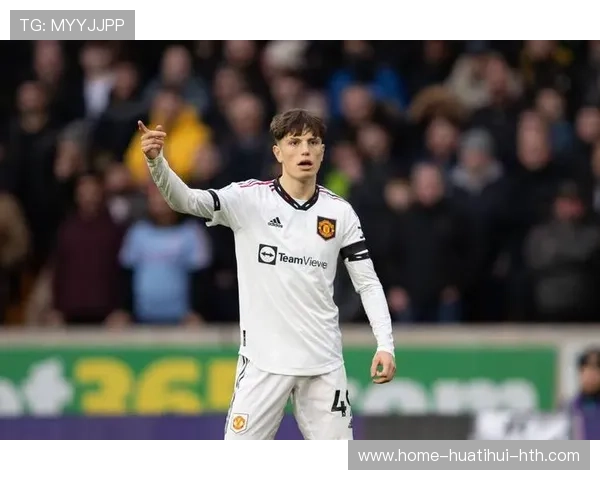 曼联连续施压创造良机,加纳乔射门稍稍偏出 曼联连续施压创造良机,加纳乔射门稍稍偏出